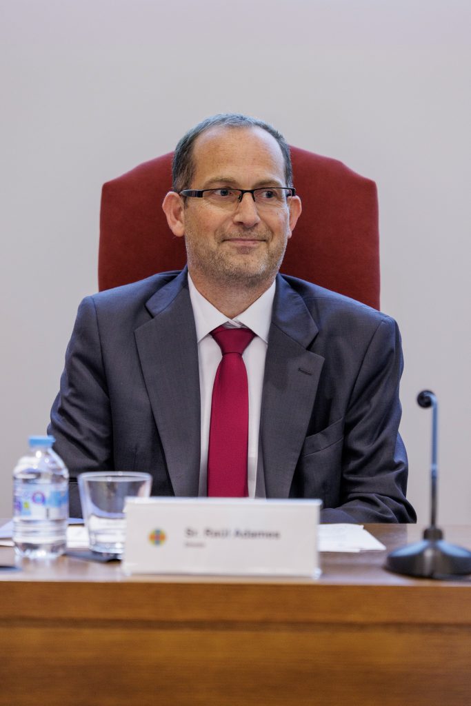 Raül Adames, presidiendo la mesa en la graduación de nuestros alumnos de 2º de Bachillerato Raül Adames, presidiendo la mesa en la graduación de nuestros alumnos de 2º de Bachillerato